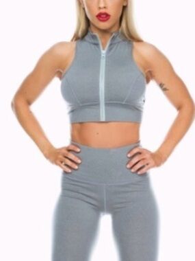 SASKI Cropped Zip-Front Athletic Vest in Gray